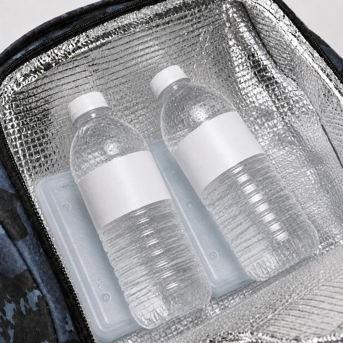 Poche isotherme du sac à dos de pêche 45L Sillure avec deux bouteilles et des blocs réfrigérants
